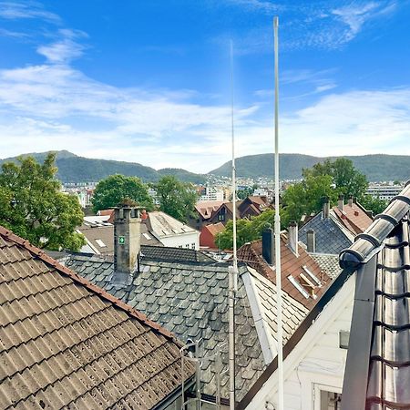 View To Bryggen - Renovated Dec 24 - Historic Cobblestone Street Apartment Берген Екстериор снимка