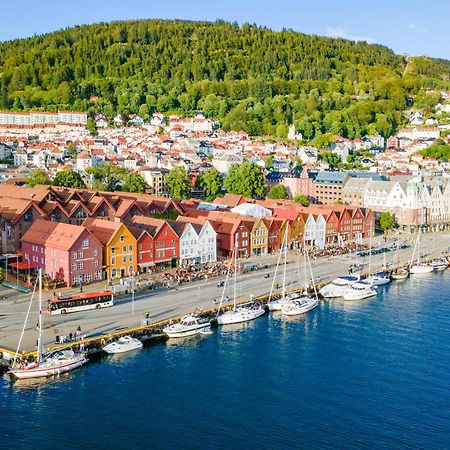 View To Bryggen - Renovated Dec 24 - Historic Cobblestone Street Apartment Берген Екстериор снимка