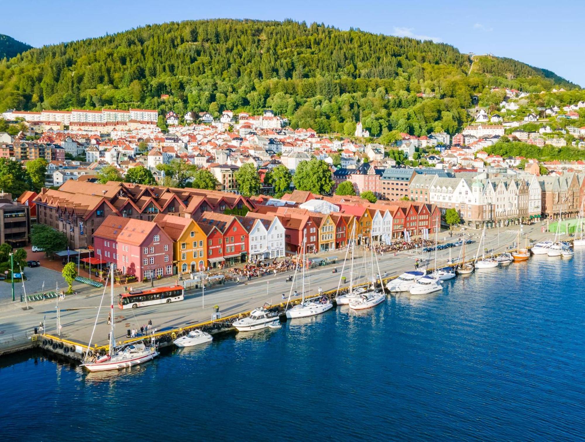 View To Bryggen - Renovated Dec 24 - Historic Cobblestone Street Apartment Берген Екстериор снимка