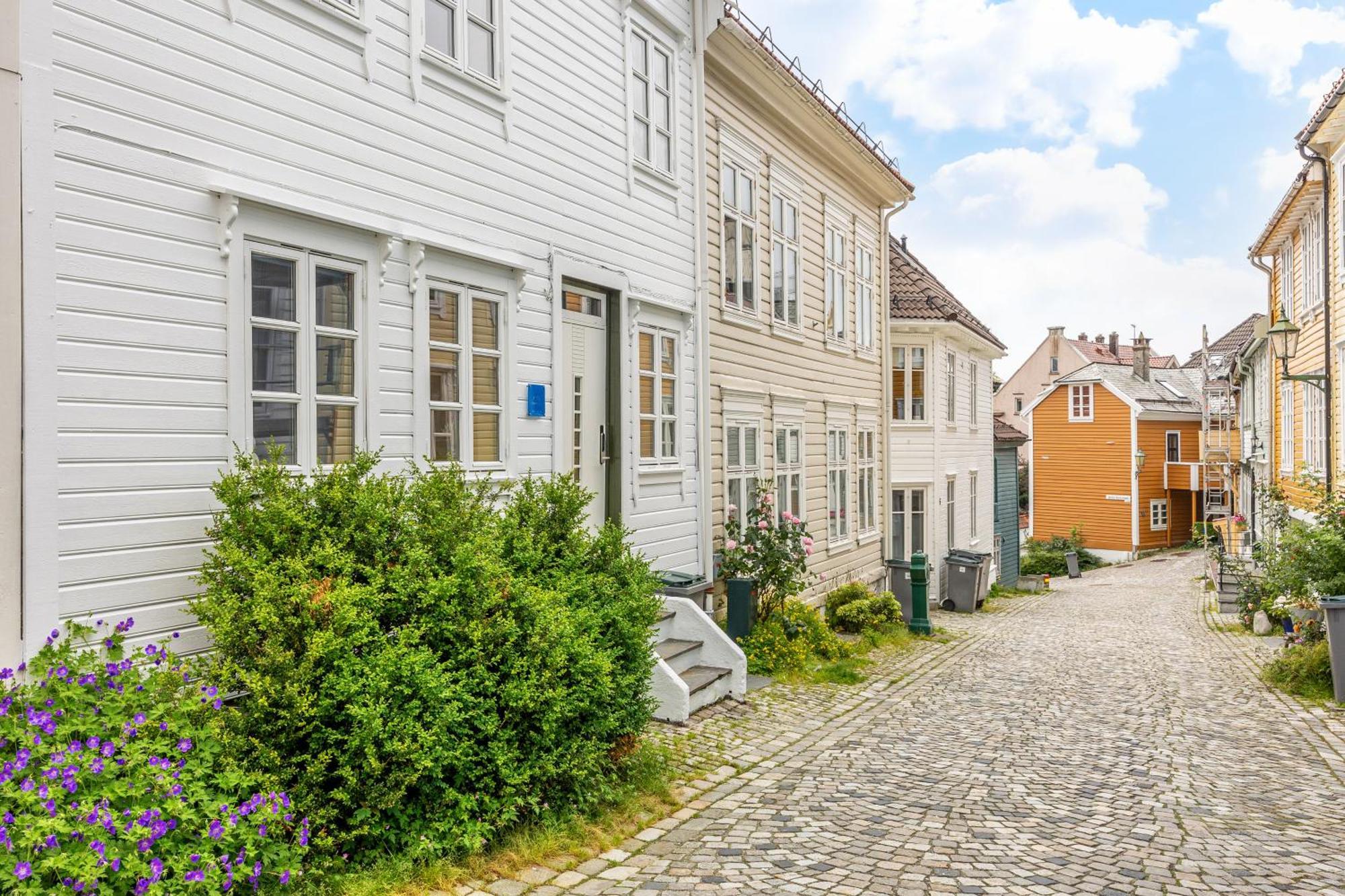 View To Bryggen - Renovated Dec 24 - Historic Cobblestone Street Apartment Берген Екстериор снимка