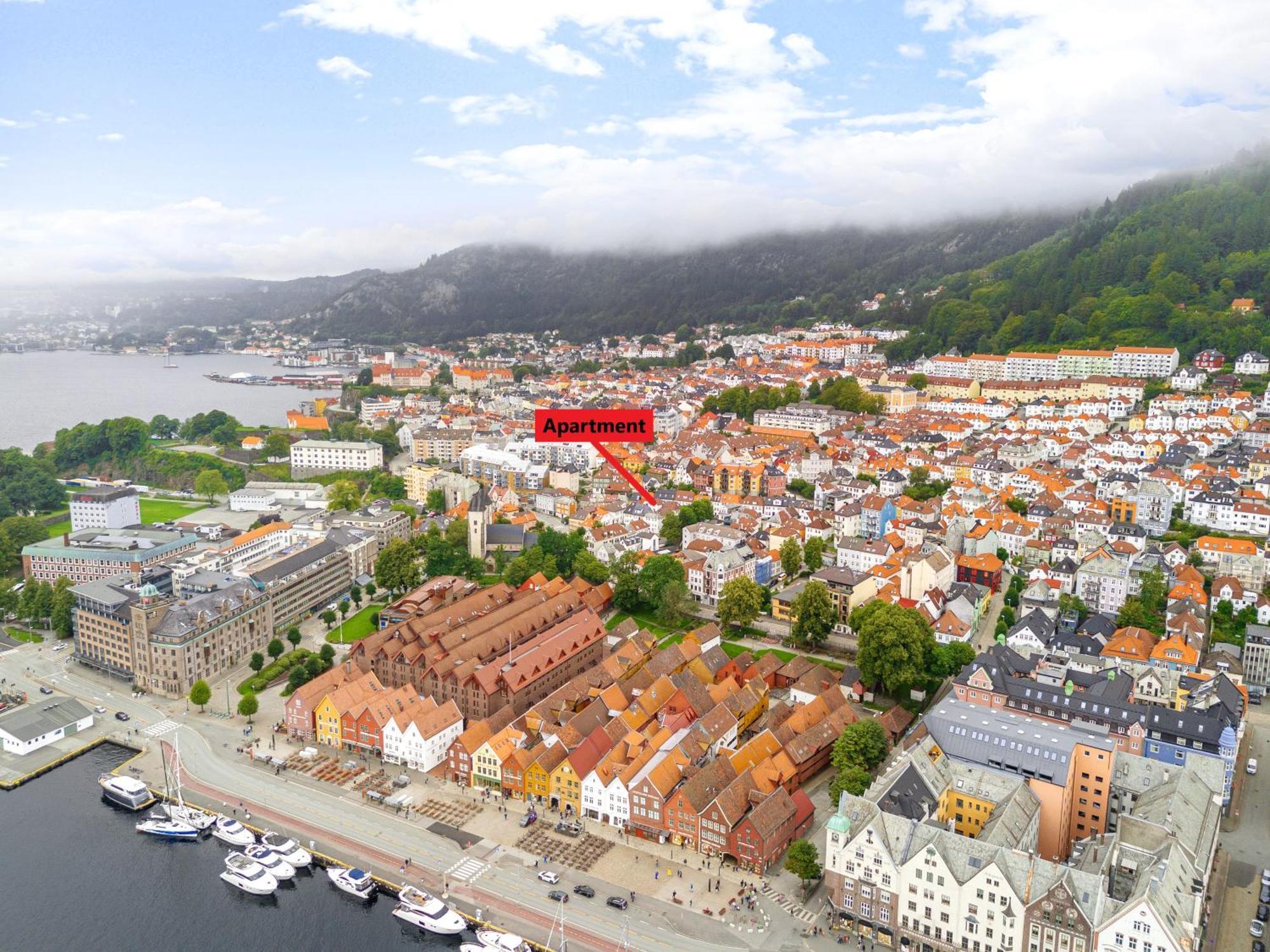 View To Bryggen - Renovated Dec 24 - Historic Cobblestone Street Apartment Берген Екстериор снимка