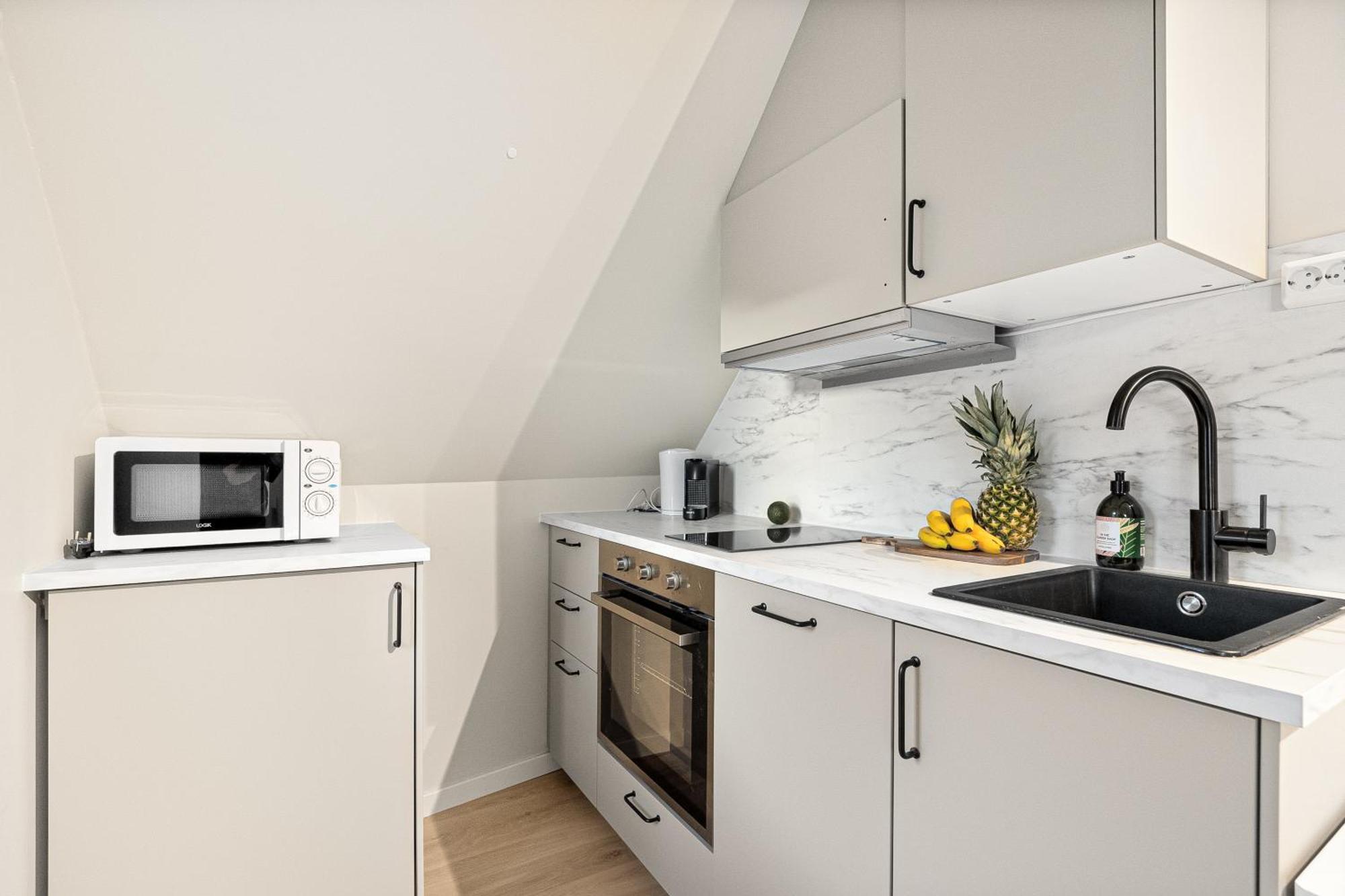 View To Bryggen - Renovated Dec 24 - Historic Cobblestone Street Apartment Берген Екстериор снимка