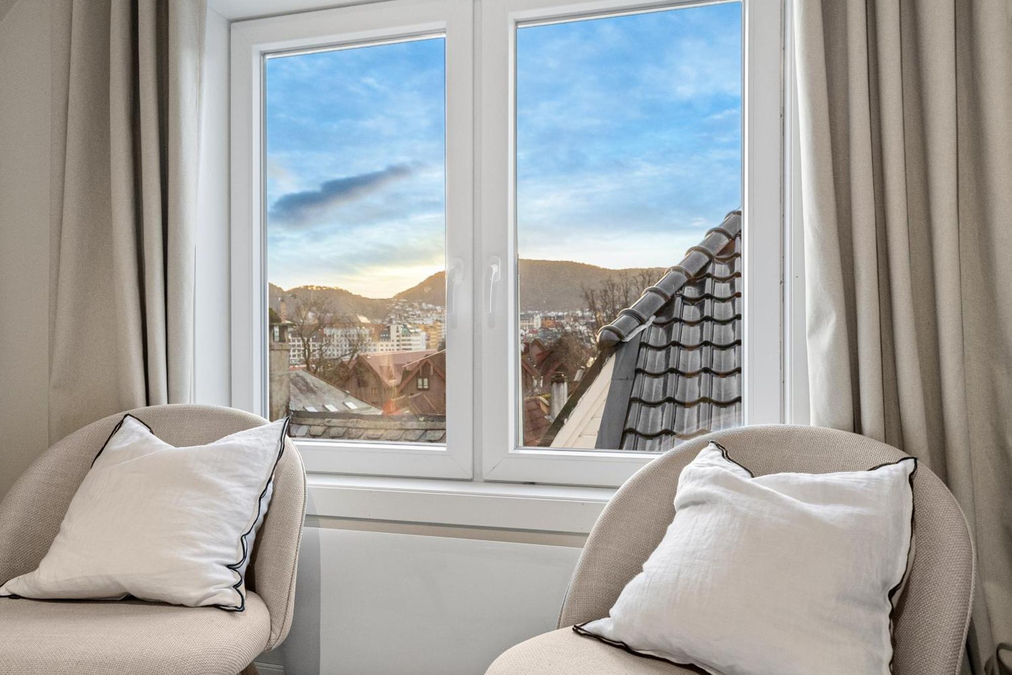 View To Bryggen - Renovated Dec 24 - Historic Cobblestone Street Apartment Берген Екстериор снимка